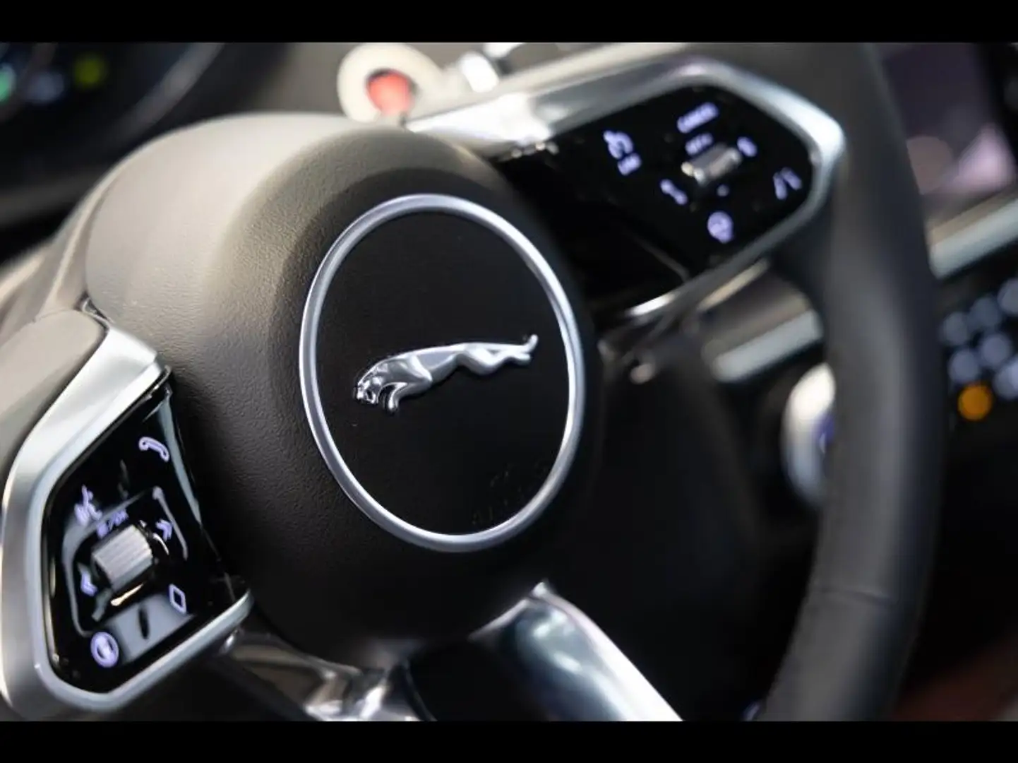 2024 Jaguar E-Pace, 16.500 km, Frankreich — Foto 9 z 12