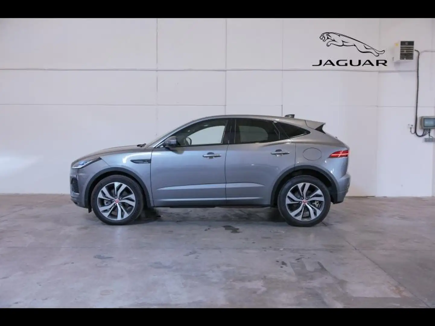 2022 Jaguar E-Pace, 32.000 km, Frankreich — Foto 3 z 12