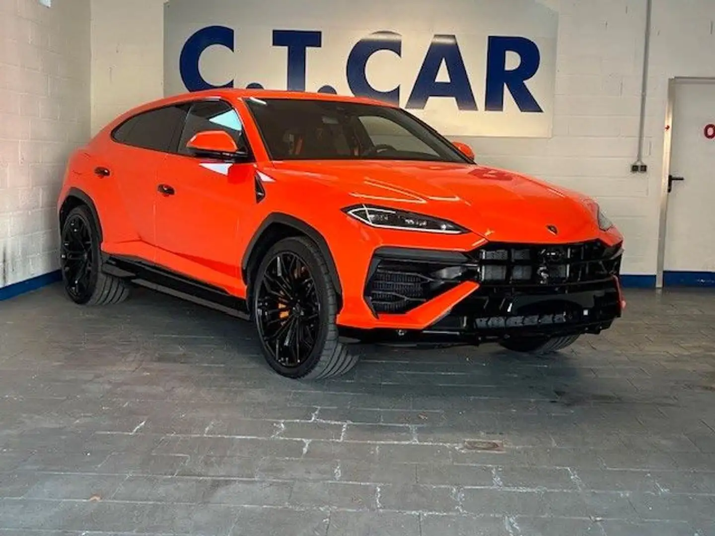 2026 Lamborghini Urus, orange, 58 km, Francie — Foto 1