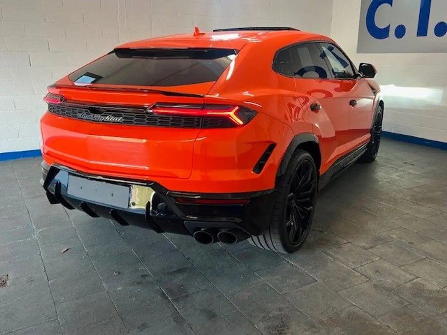 2026 Lamborghini Urus, orange, 58 km, Frankreich — Foto 3 z 12