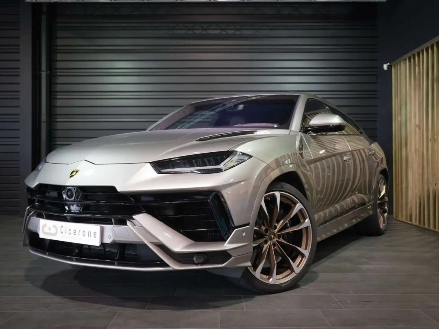 2025 Lamborghini Urus, 17.300 km, Frankreich — Foto 1