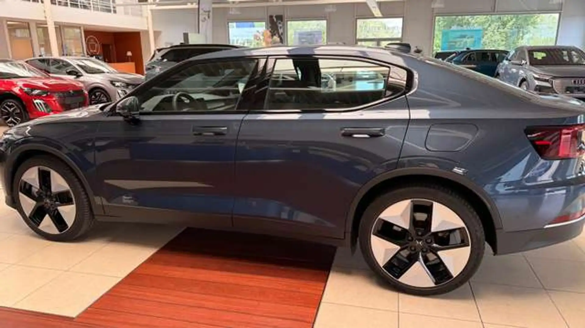 2022 Polestar 2, 63.973 km, Frankreich — Foto 7 z 12