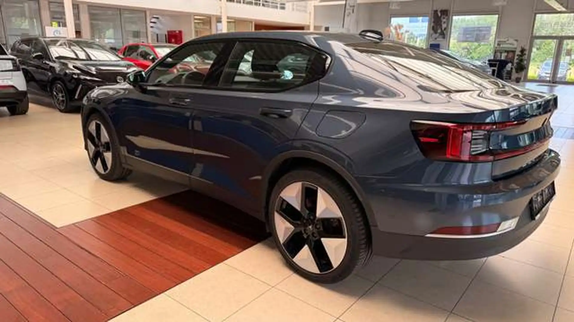 2022 Polestar 2, 63.973 km, Frankreich — Foto 8 z 12