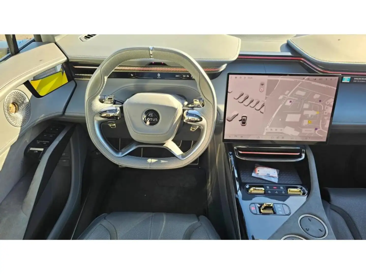 2024 Lotus Eletre, 30.958 km, Frankreich — Foto 8 z 12
