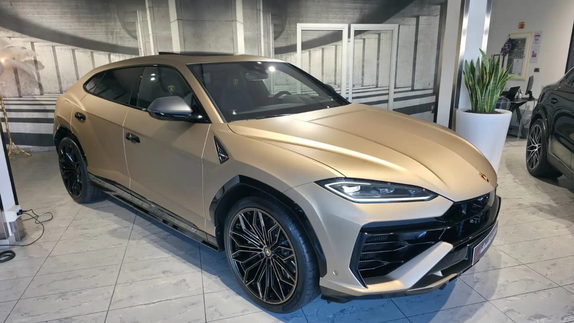 2025 Lamborghini Urus, 2.000 km, Italien — Foto 1