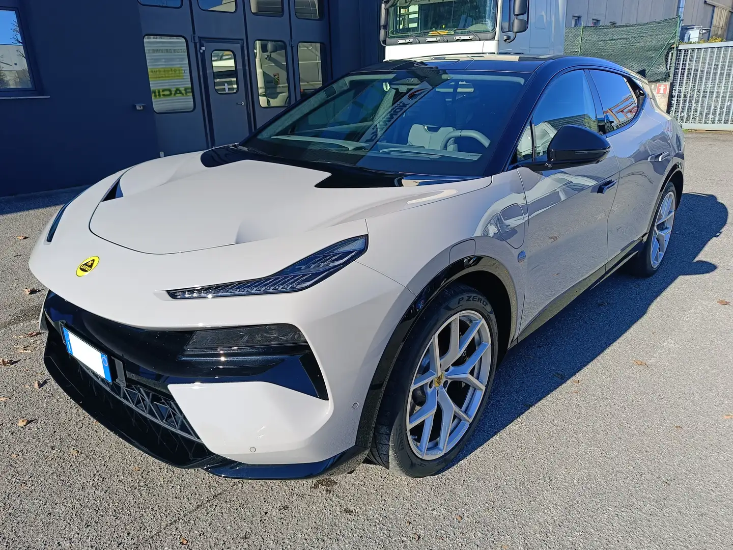 2025 Lotus Eletre, 15.000 km, Italien — Foto 1