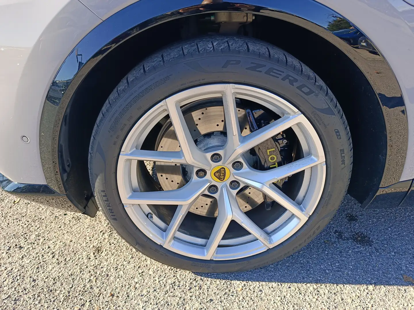 2025 Lotus Eletre, 15.000 km, Italien — Foto 6 z 12