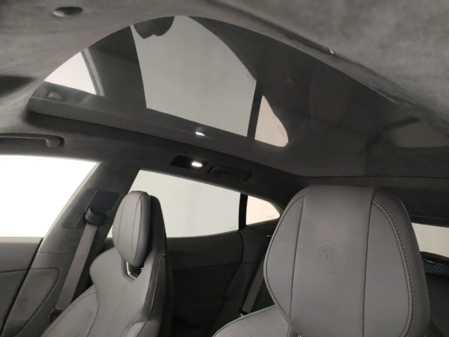2025 Lotus Eletre, 11.500 km, Italien — Foto 12 z 12