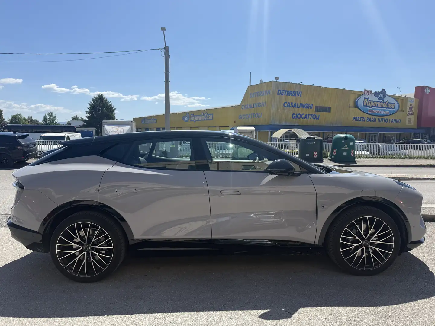 2025 Lotus Eletre, 33.000 km, Italien — Foto 1