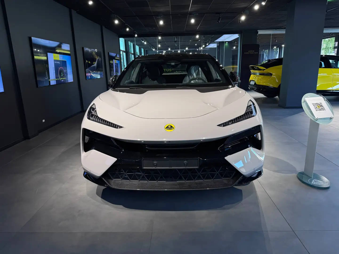 2026 Lotus Eletre, 1 km, Itálie — Foto 1