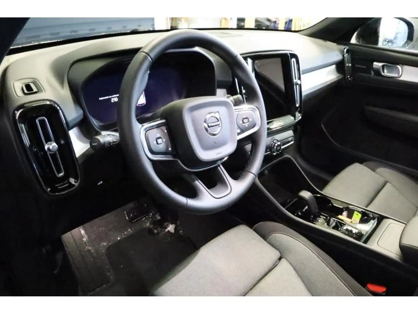 2025 Volvo XC40, 12.800 km, Luxemburg — Foto 12 z 12