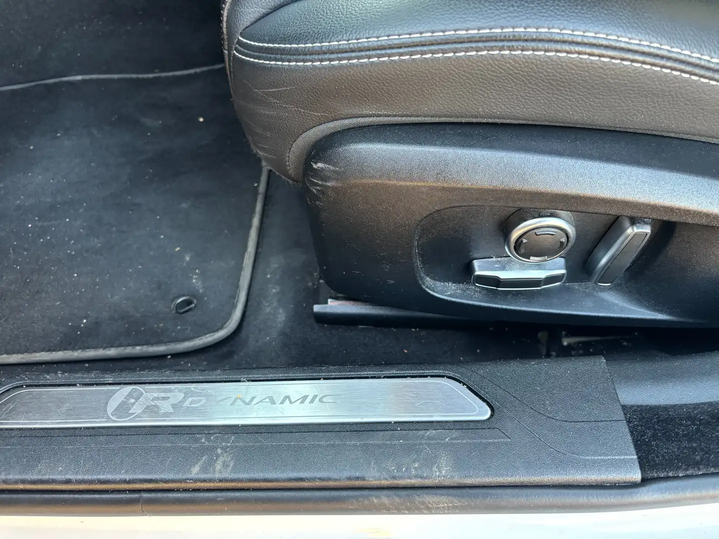 2021 Jaguar XE, 99.000 km, Luxemburg — Foto 9 z 12
