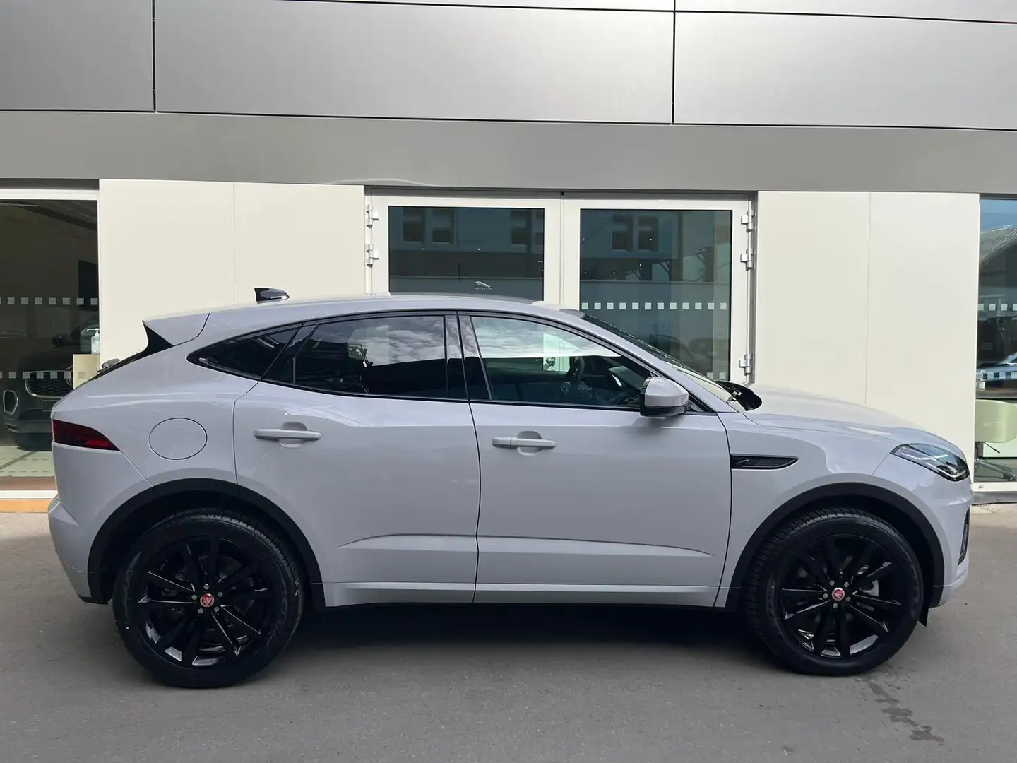 2023 Jaguar E-Pace, schwarz, 71.000 km, Luxemburg — Foto 2 z 3