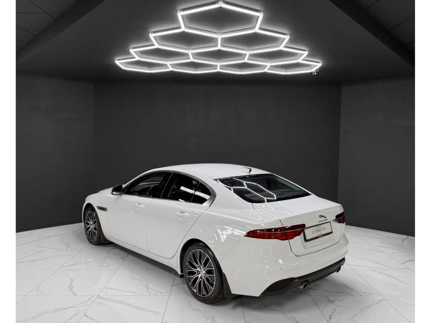 2022 Jaguar XE, 77.500 km, Luxemburg — Foto 3 z 12