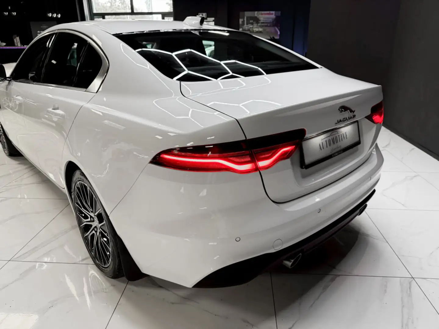 2022 Jaguar XE, 77.500 km, Luxemburg — Foto 9 z 12