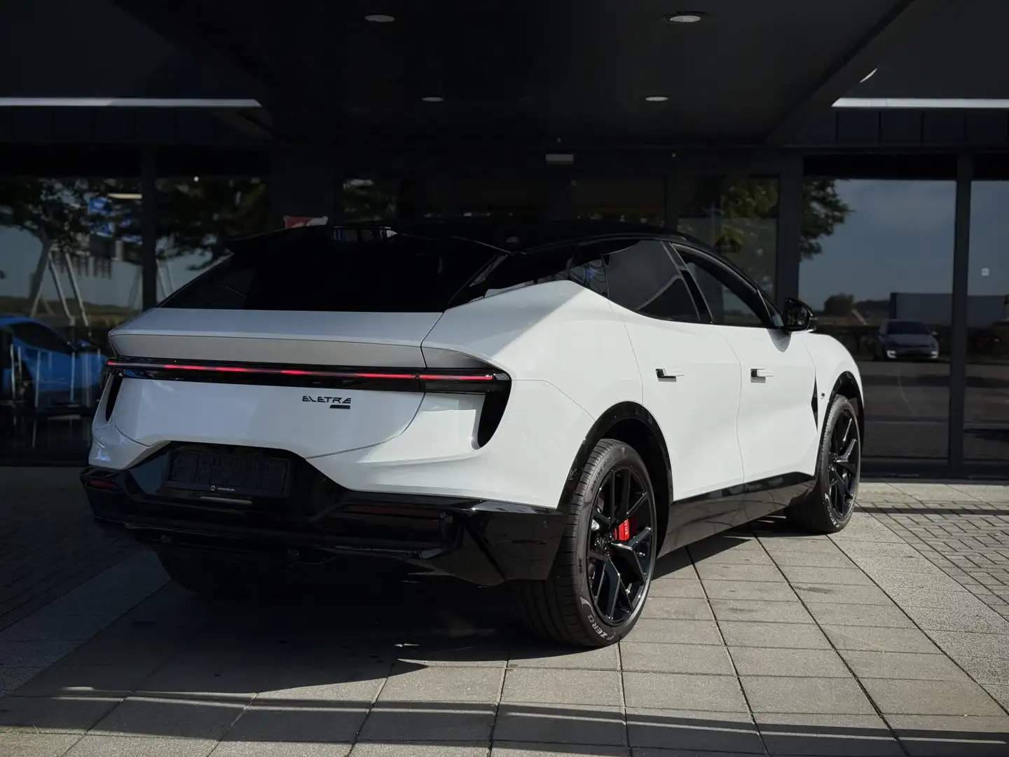 2025 Lotus Eletre, 14 km, Niederlande — Foto 5 z 12