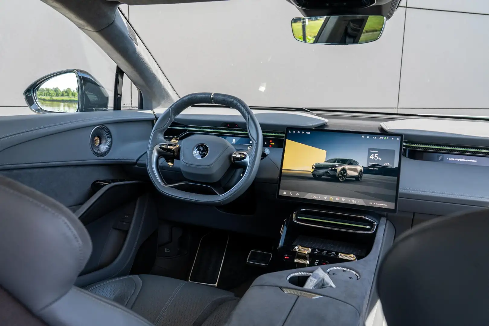 2024 Lotus Eletre, 14.450 km, Niederlande — Foto 3 z 12