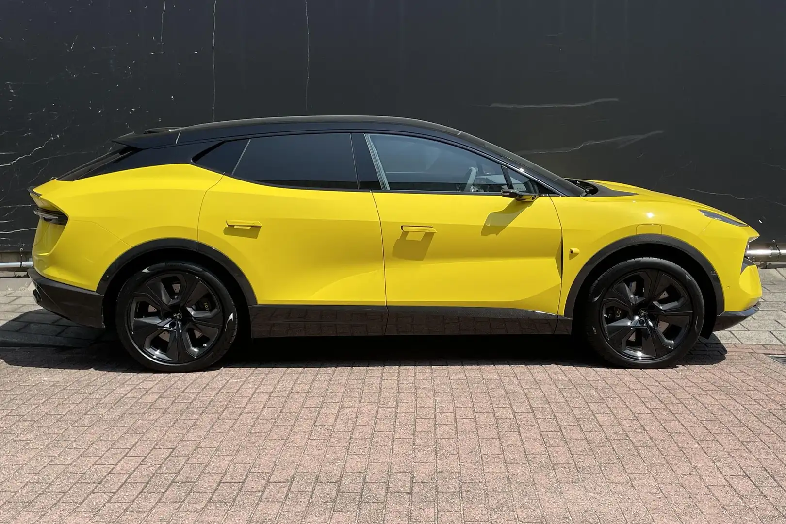 2025 Lotus Eletre, 3.476 km, Niederlande — Foto 8 z 12