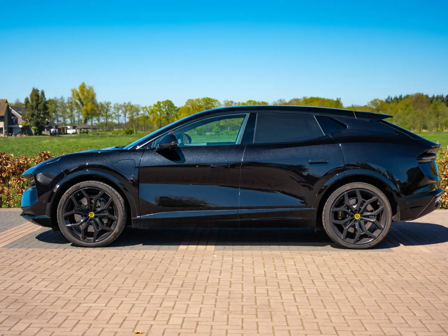 2023 Lotus Eletre, 27.000 km, Niederlande — Foto 4 z 12