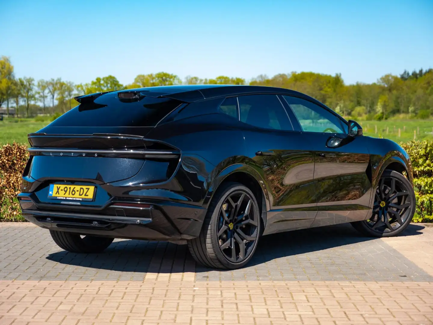 2023 Lotus Eletre, 27.000 km, Niederlande — Foto 5 z 12
