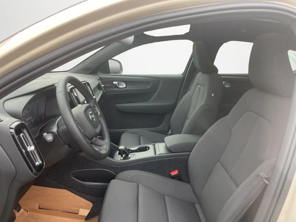 2025 Volvo C40, 6.000 km, Rumänien — Foto 9 z 22