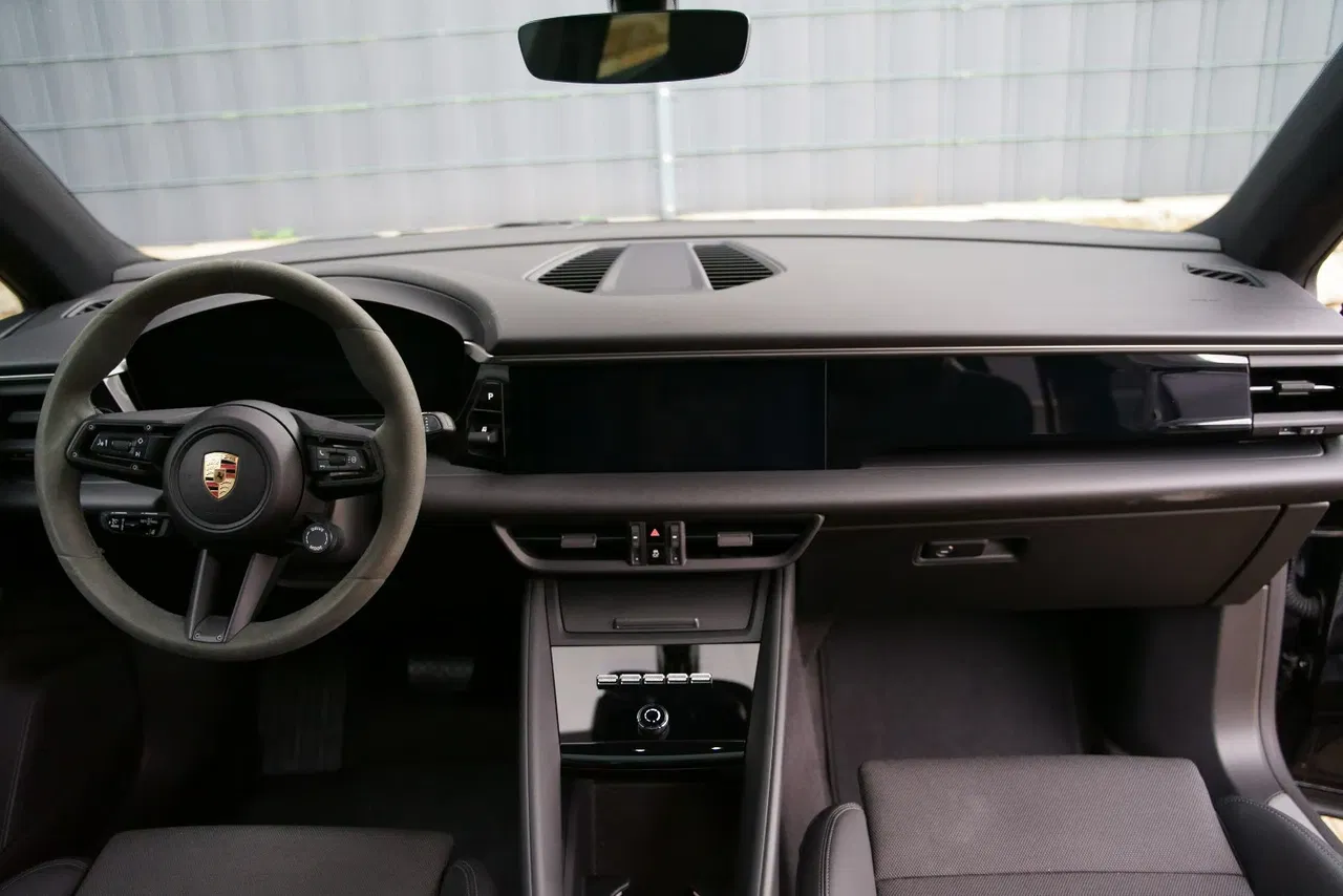 2025 Porsche Macan, 18.999 km, Rumänien — Foto 13 z 21
