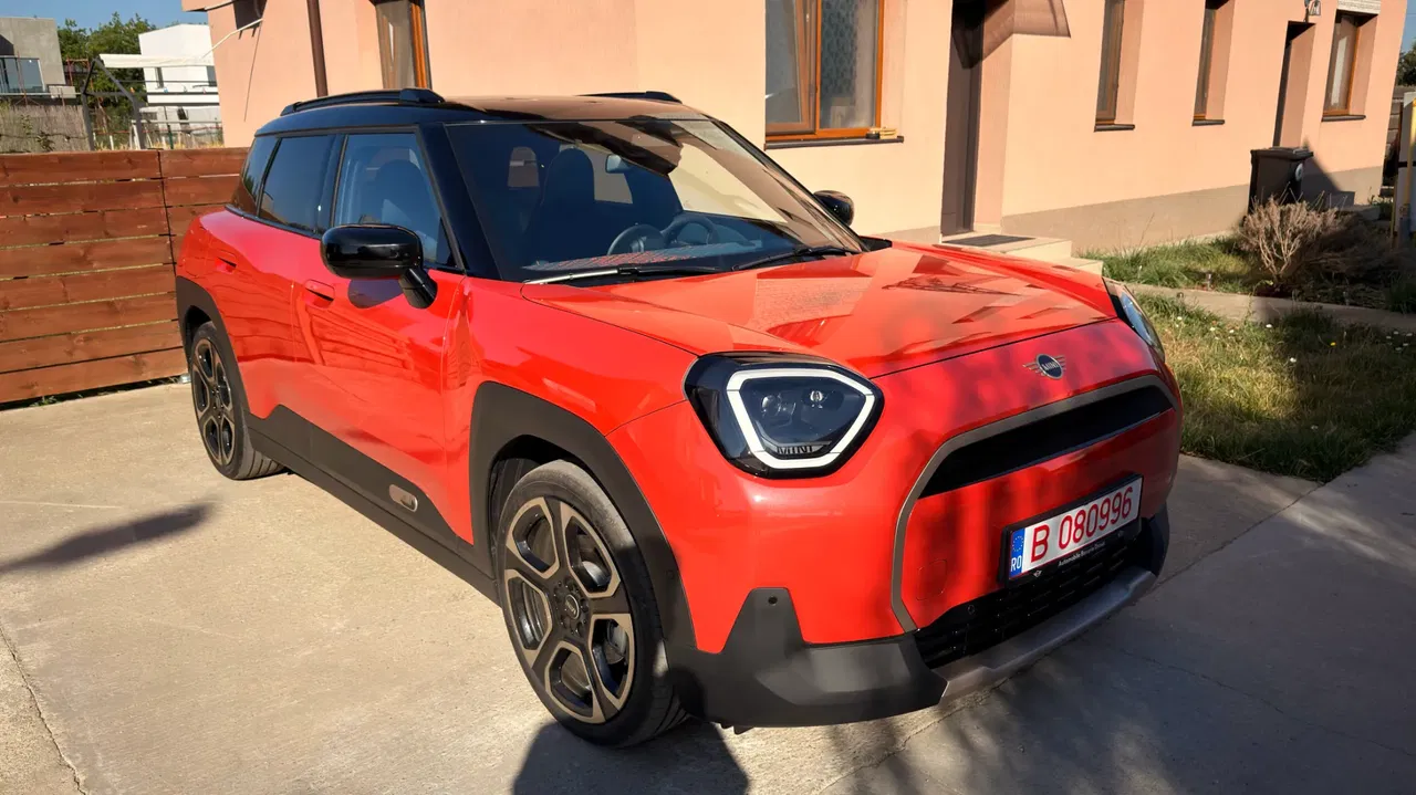 2025 MINI Aceman, 10.500 km, Rumänien — Foto 1