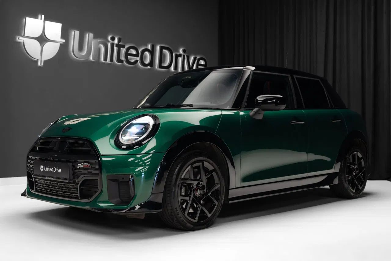 2024 MINI Cooper S, 10.000 km, Rumänien — Foto 1