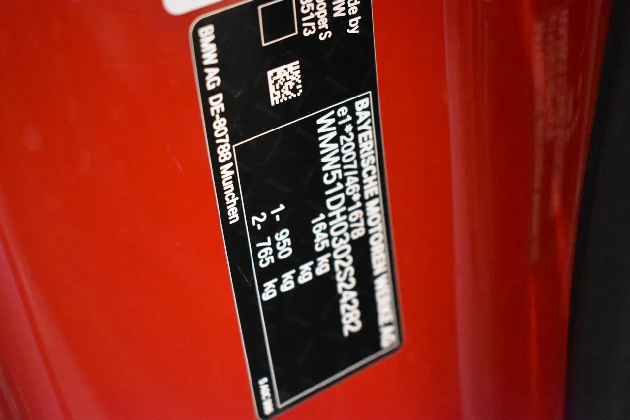 2022 MINI Cooper S, 37.530 km, Rumänien — Foto 13 z 32