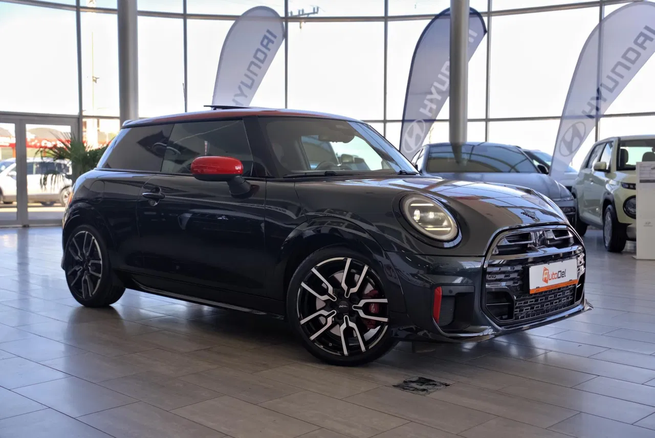 2025 MINI Cooper, 12.200 km, Rumänien — Foto 1