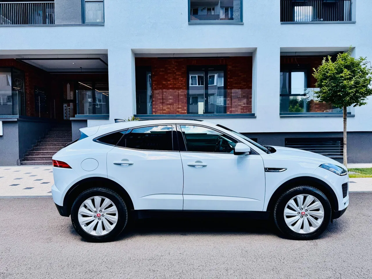 2020 Jaguar E-Pace, 111.540 km, Rumänien — Foto 1