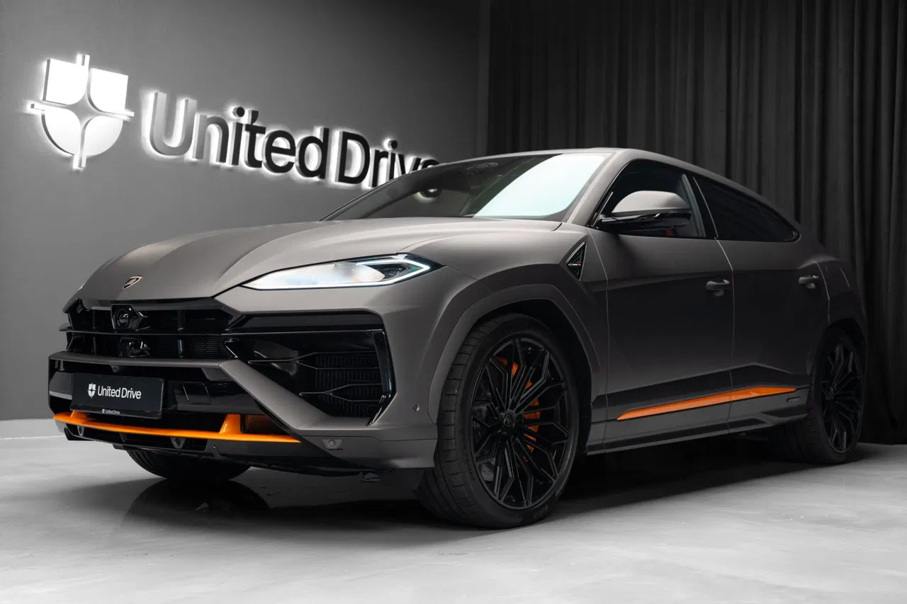 2026 Lamborghini URUS, 24 km, Rumunsko — Foto 1