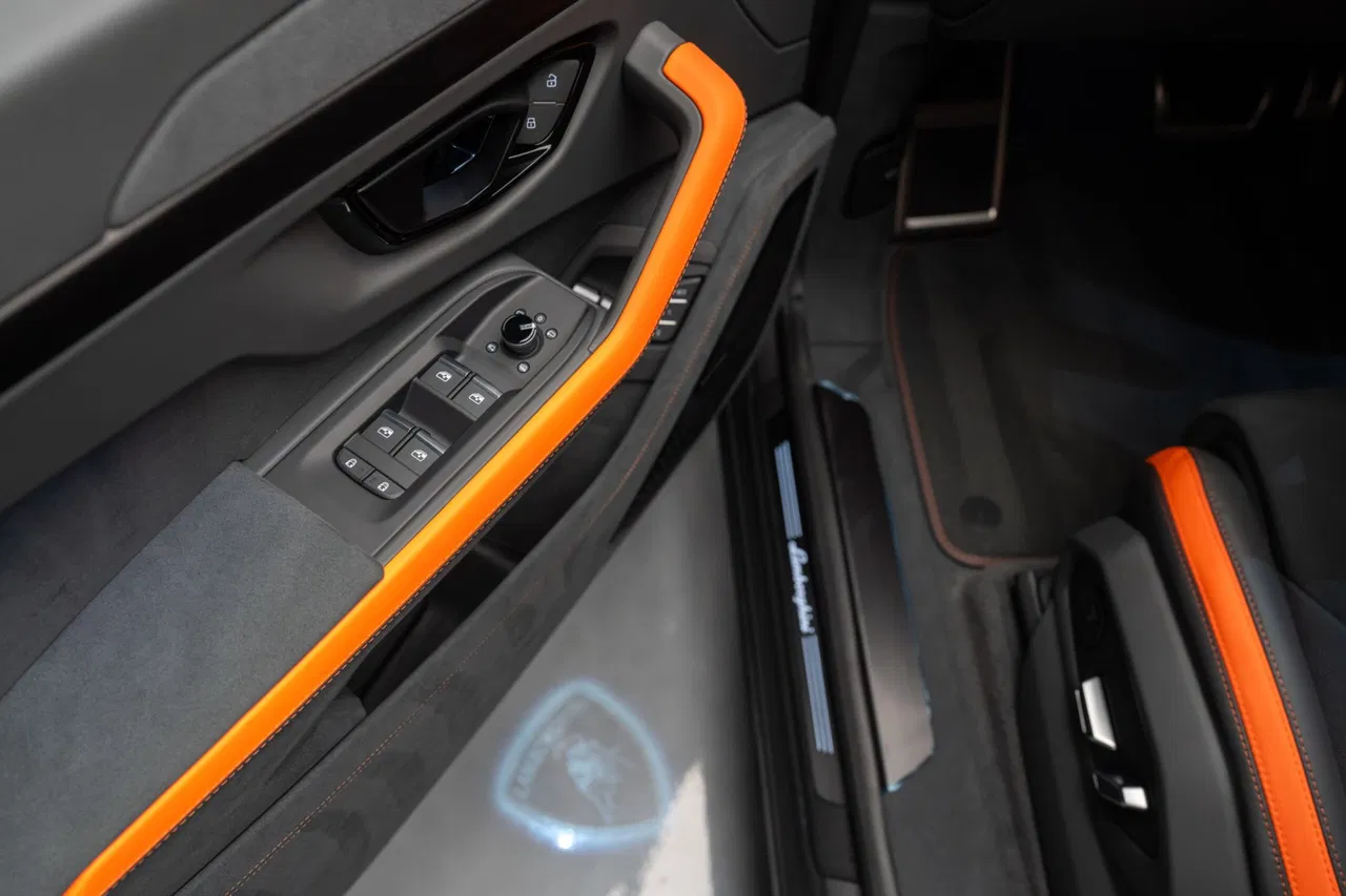 2026 Lamborghini URUS, 24 km, Rumänien — Foto 13 z 40