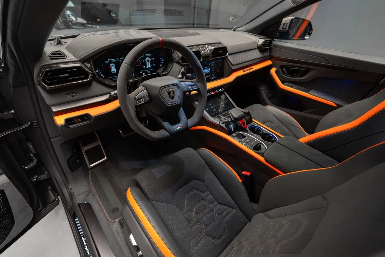 2026 Lamborghini URUS, 24 km, Rumänien — Foto 16 z 40