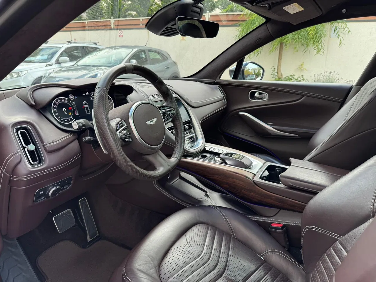 2021 Aston Martin DBX, 120.000 km, Rumänien — Foto 13 z 37
