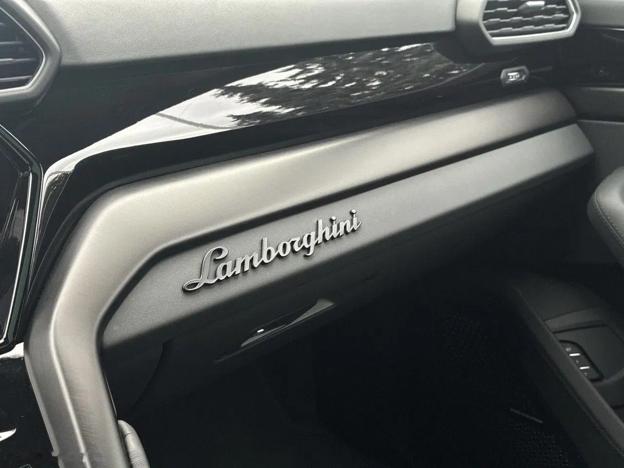 2023 Lamborghini Urus, 38.741 km, Polen — Foto 14 z 23