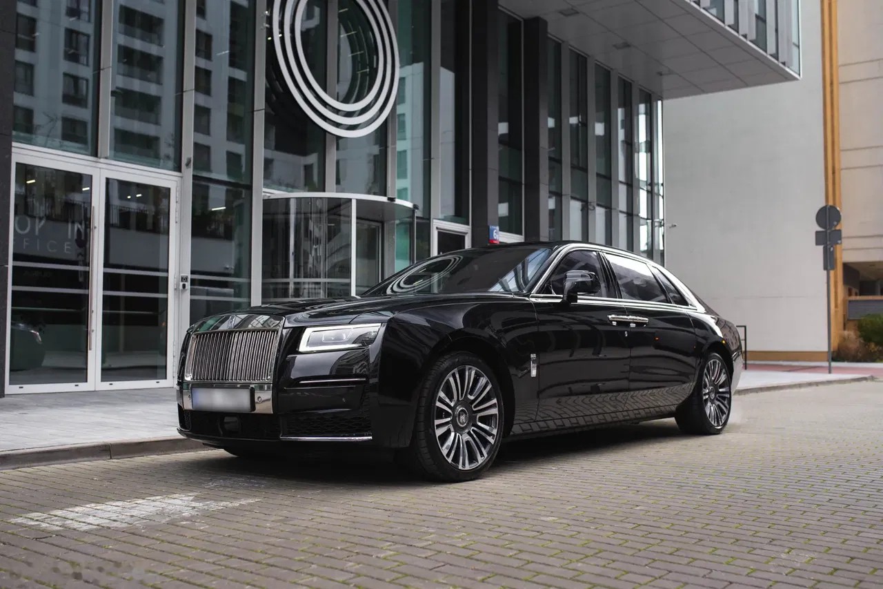 2021 Rolls-Royce Ghost, 24.100 km, Polen — Foto 1