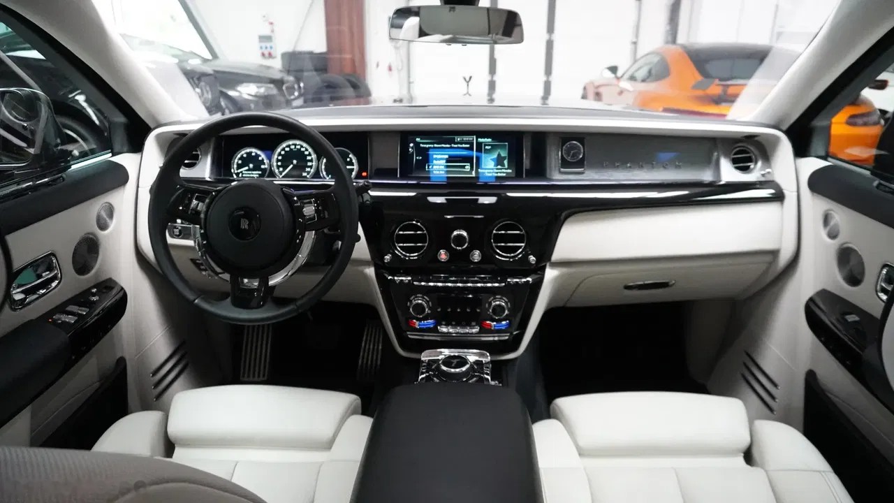 2020 Rolls-Royce Phantom, 52.000 km, Polen — Foto 7 z 18