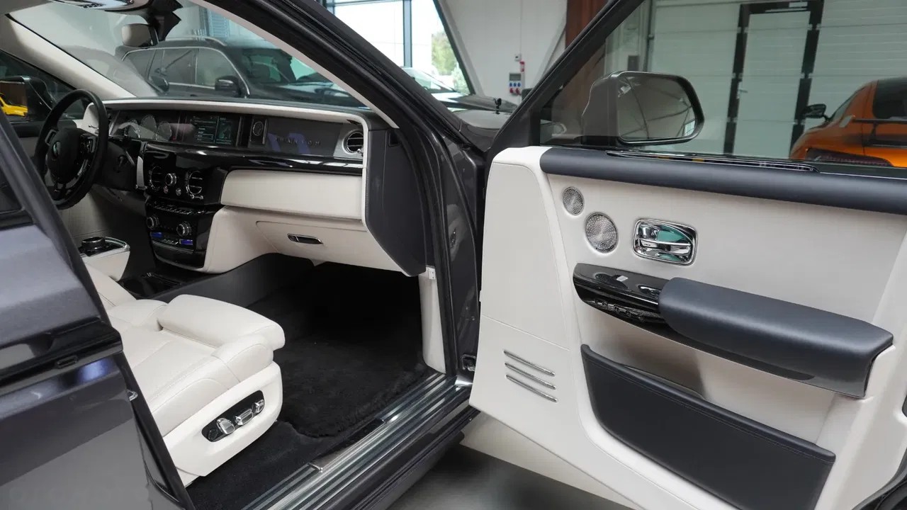 2020 Rolls-Royce Phantom, 52.000 km, Polen — Foto 9 z 18