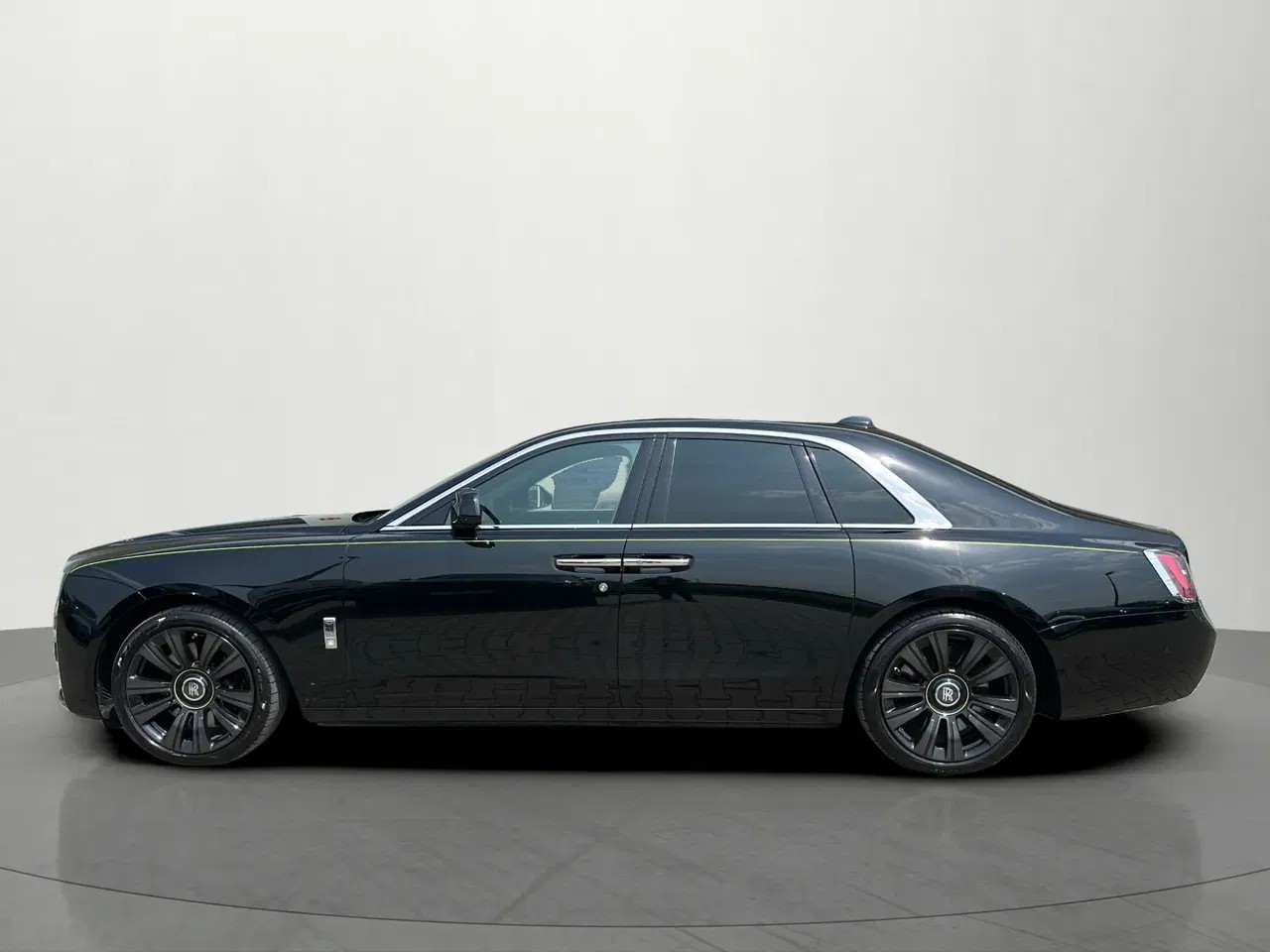2023 Rolls-Royce Ghost, 58.900 km, Polen — Foto 10 z 15