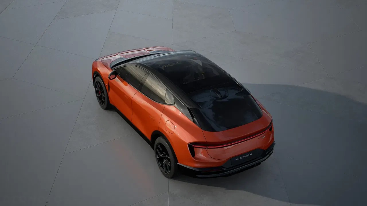2026 Lotus Eletre, 5 km, Polen — Foto 3 z 15