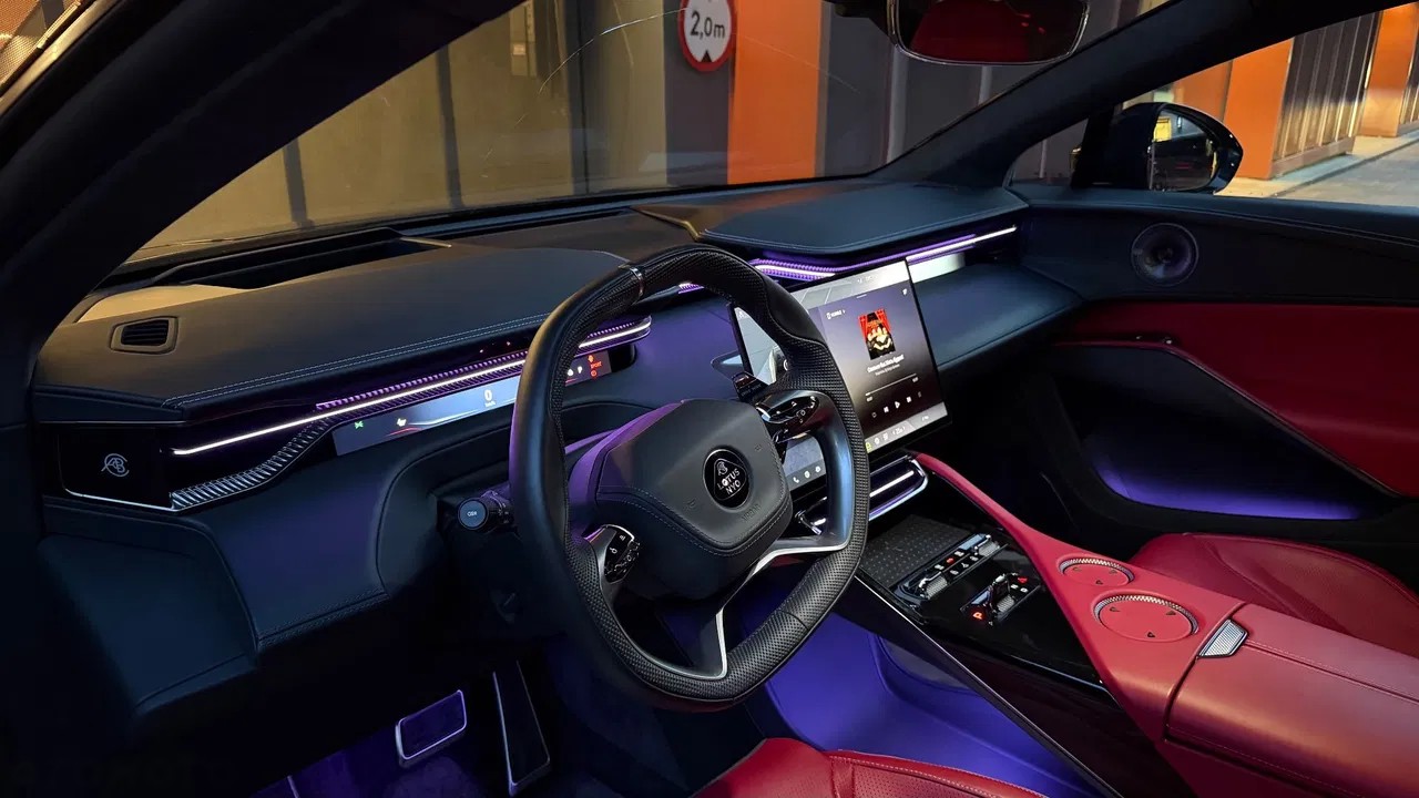 2024 Lotus Eletre, 1.900 km, Polen — Foto 11 z 18