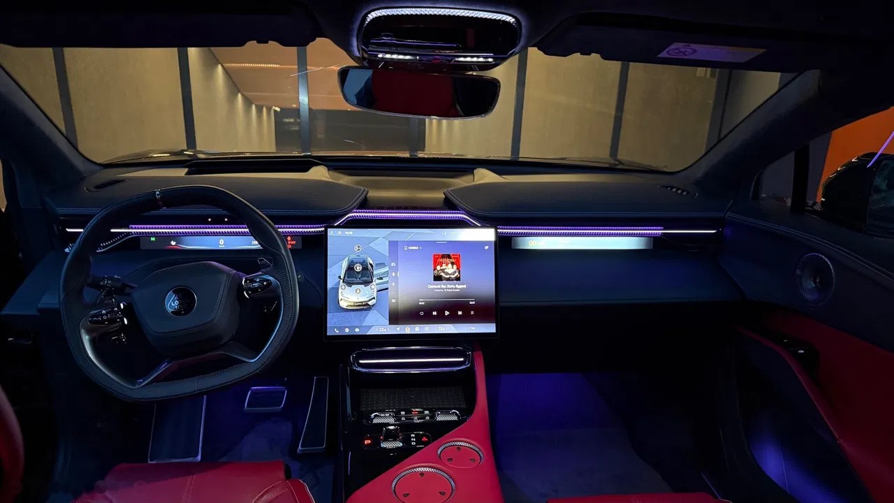 2024 Lotus Eletre, 1.900 km, Polen — Foto 14 z 18