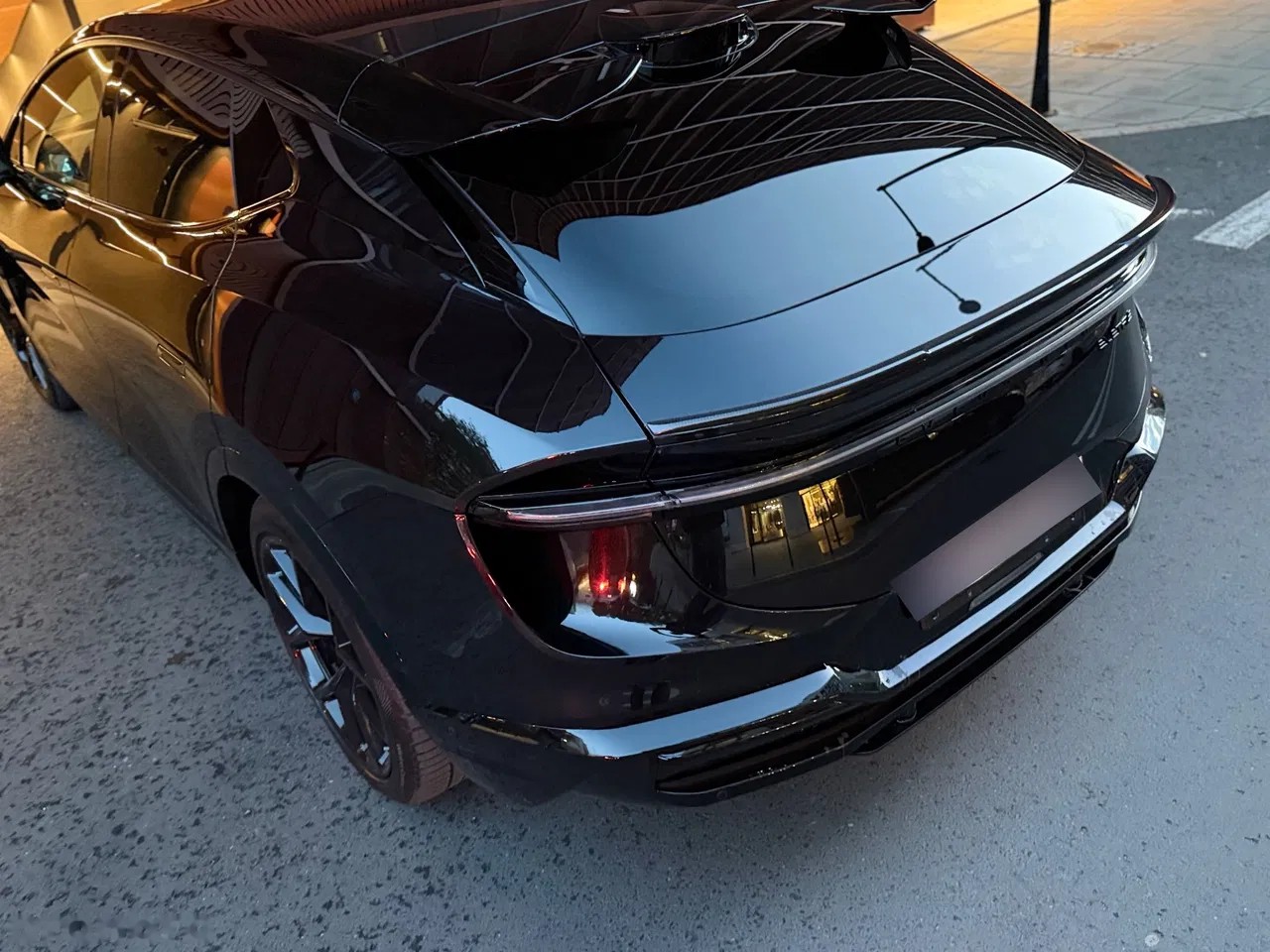 2024 Lotus Eletre, 1.900 km, Polen — Foto 8 z 18