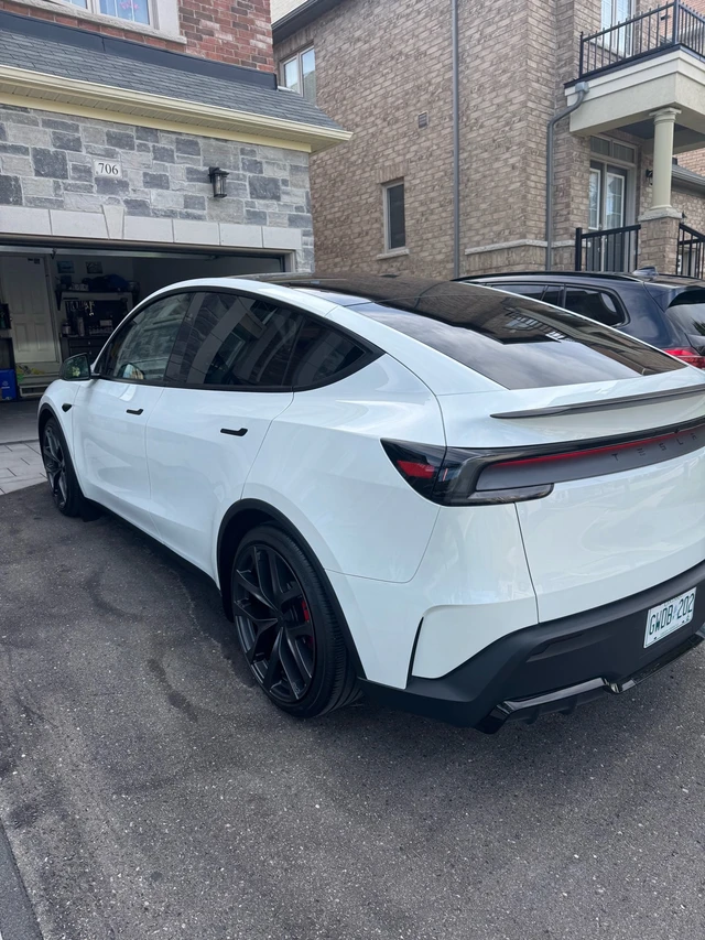2026 Tesla Model Y Performance, weiß, 11.000 km, Import Kanada — Foto 1