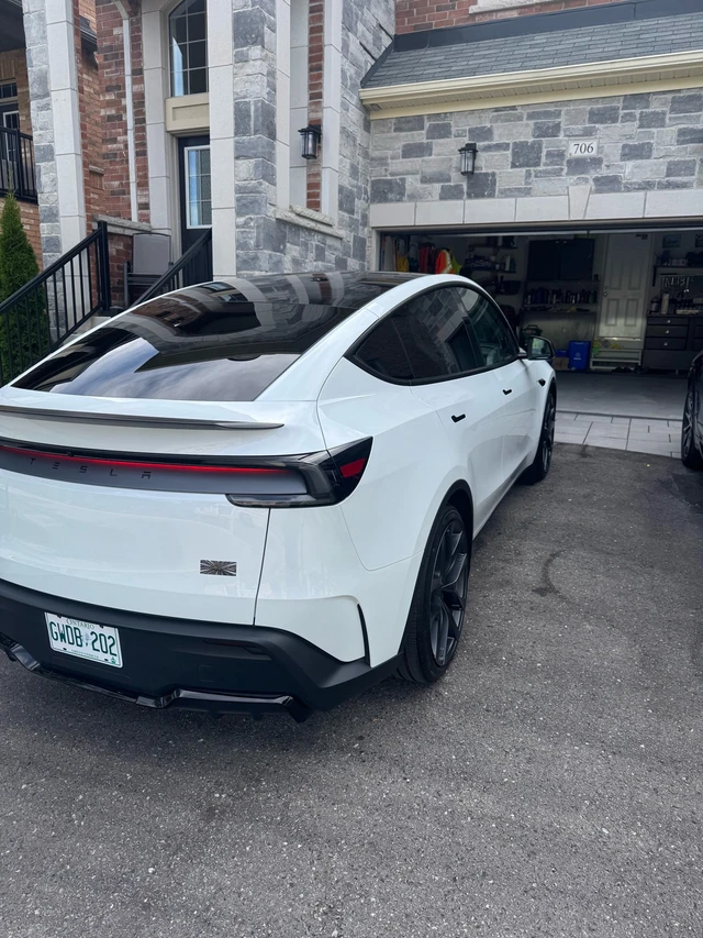 2026 Tesla Model Y Performance, weiß, 11.000 km, Import Kanada — Foto 2 z 5