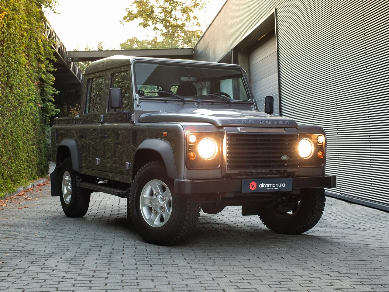 Land Rover Defender, 8.000 km, Portugalsko — Foto 1