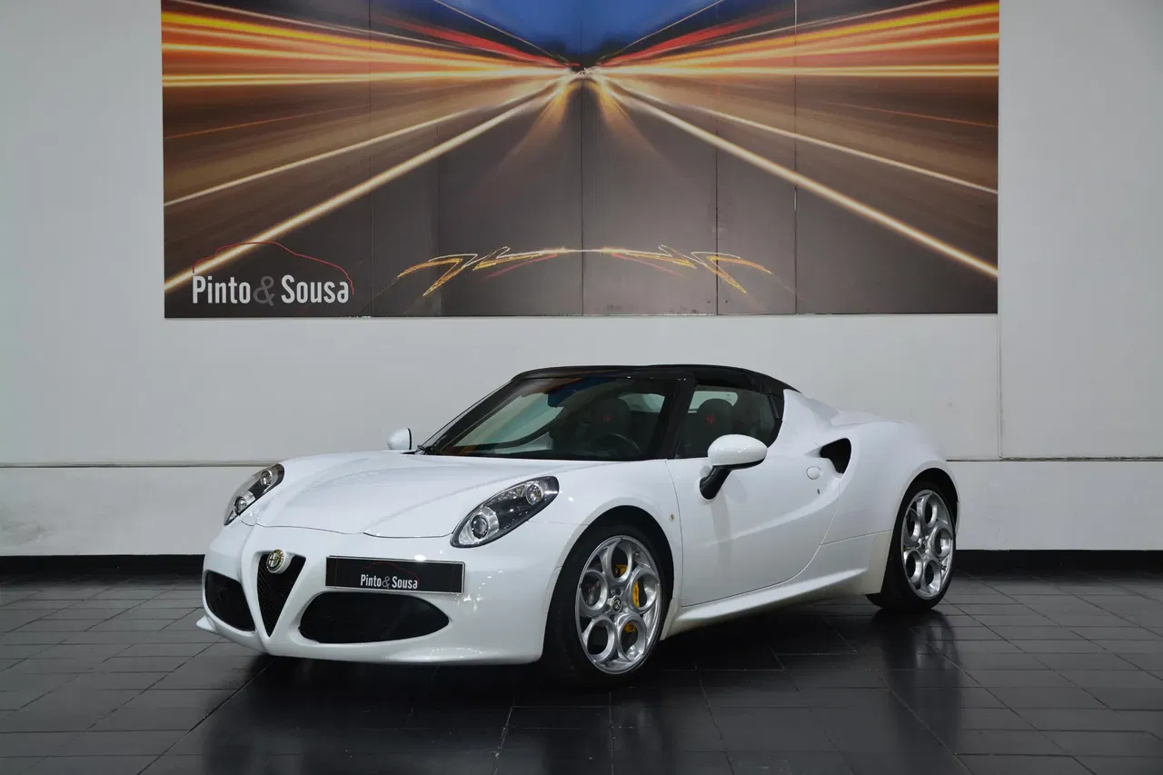Alfa Romeo 4C Spider, 14.800 km, Portugalsko — Foto 1