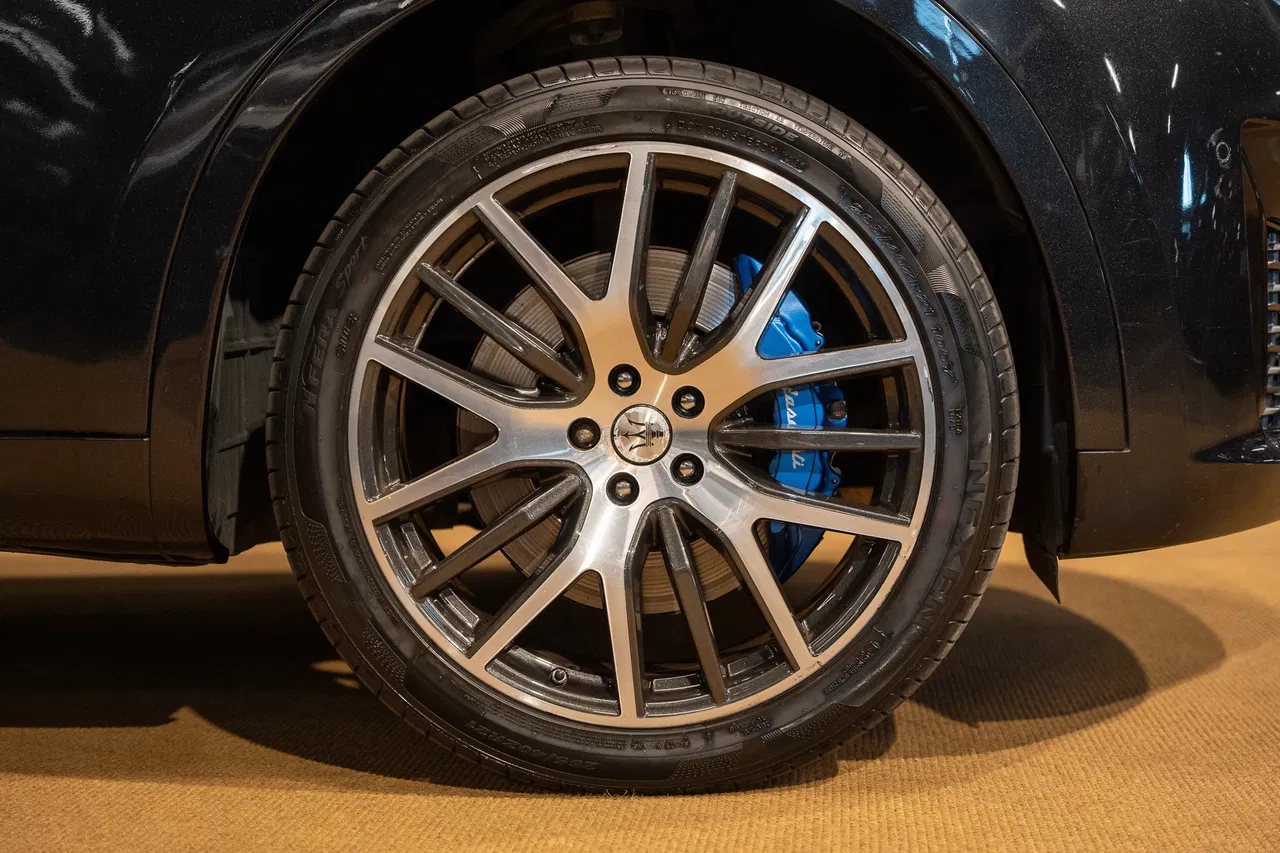 Maserati Levante, 102.000 km, Portugal — Foto 9 z 33
