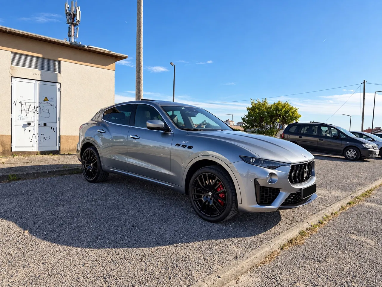 Maserati Levante, 130.000 km, Portugalsko — Foto 1
